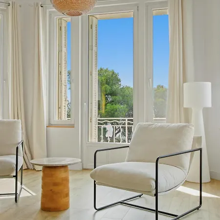 Duplex D'exception Face à La