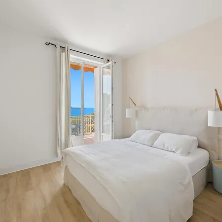 Duplex D'exception Face A La